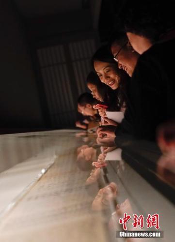 這個(gè)河南人不簡單 將“李白傳世唯一書跡”捐贈國家