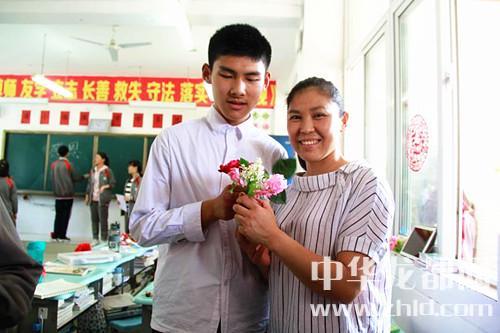 母親節(jié)，周口高中生這樣過！