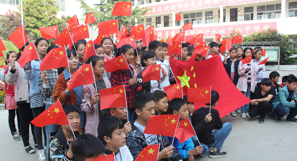 鄲城縣社會(huì)各界開(kāi)展“中國(guó)紅慶國(guó)慶”慶?；顒?dòng)